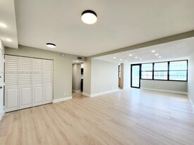 250 174th St in Sunny Isles Beach, FL - Building Photo