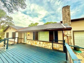 103 Crestview Dr in Canyon Lake, TX - Building Photo - Building Photo