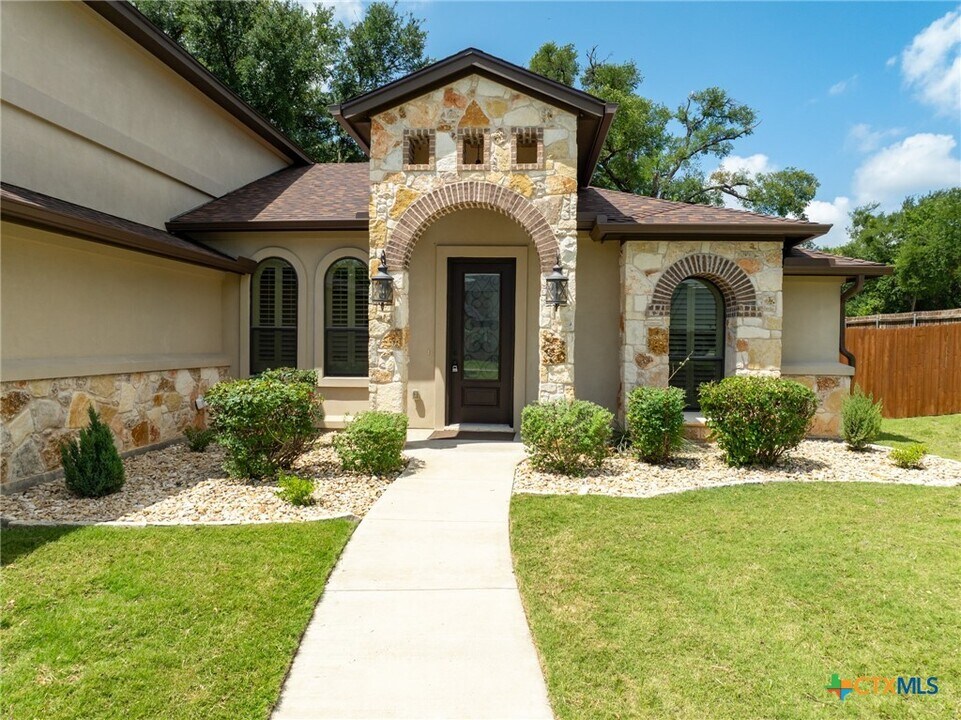 1010 Woodland Bend Cir in Salado, TX - Building Photo