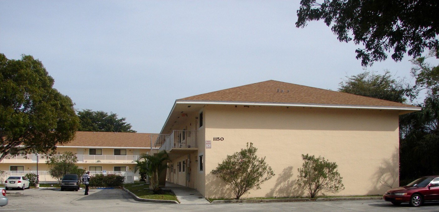 Fairway Gardens in Margate, FL - Foto de edificio