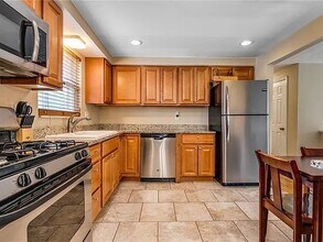 353 Crescent Gardens Dr in Pittsburgh, PA - Building Photo - Building Photo