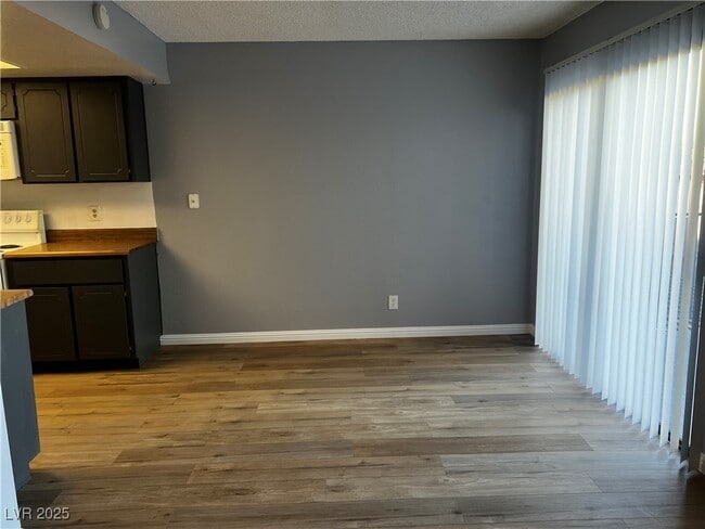 301 Brookside Ln in Las Vegas, NV - Building Photo - Building Photo