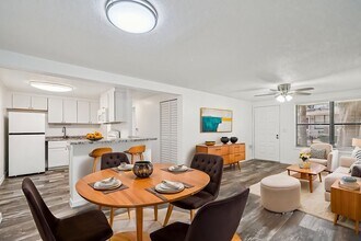 Whisperwood ~ Boutique Cottage Style Living Meets Hassle Free Leasing in Gainesville, FL - Foto de edificio - Building Photo