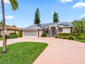 127 Palmetto Dunes Cir in Naples, FL - Foto de edificio - Building Photo