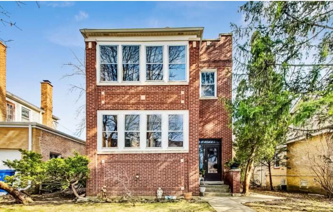 6067 N Neva Ave in Chicago, IL - Building Photo