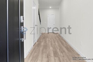 8715 126th St Ct E in South Hill, WA - Building Photo