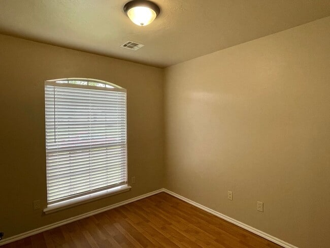 1204 NW 111th St in Oklahoma City, OK - Building Photo - Building Photo