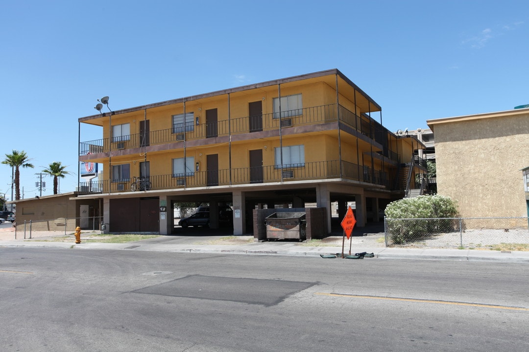 4837 Deckow Ln in Las Vegas, NV - Building Photo