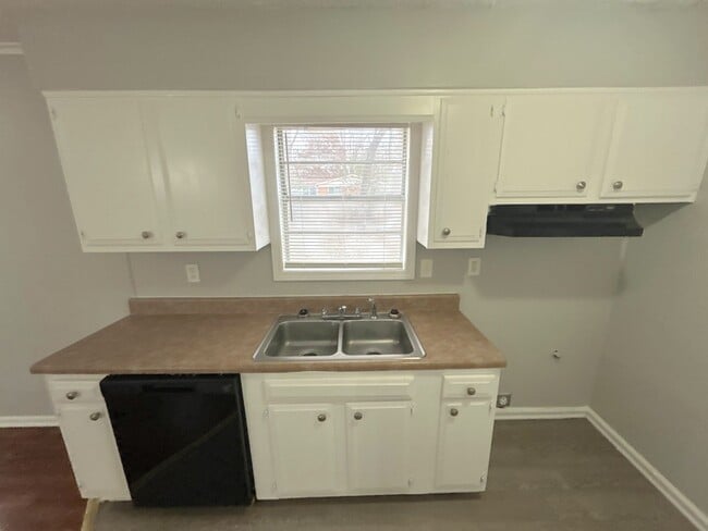 5270 Algiers Dr in Memphis, TN - Building Photo - Building Photo