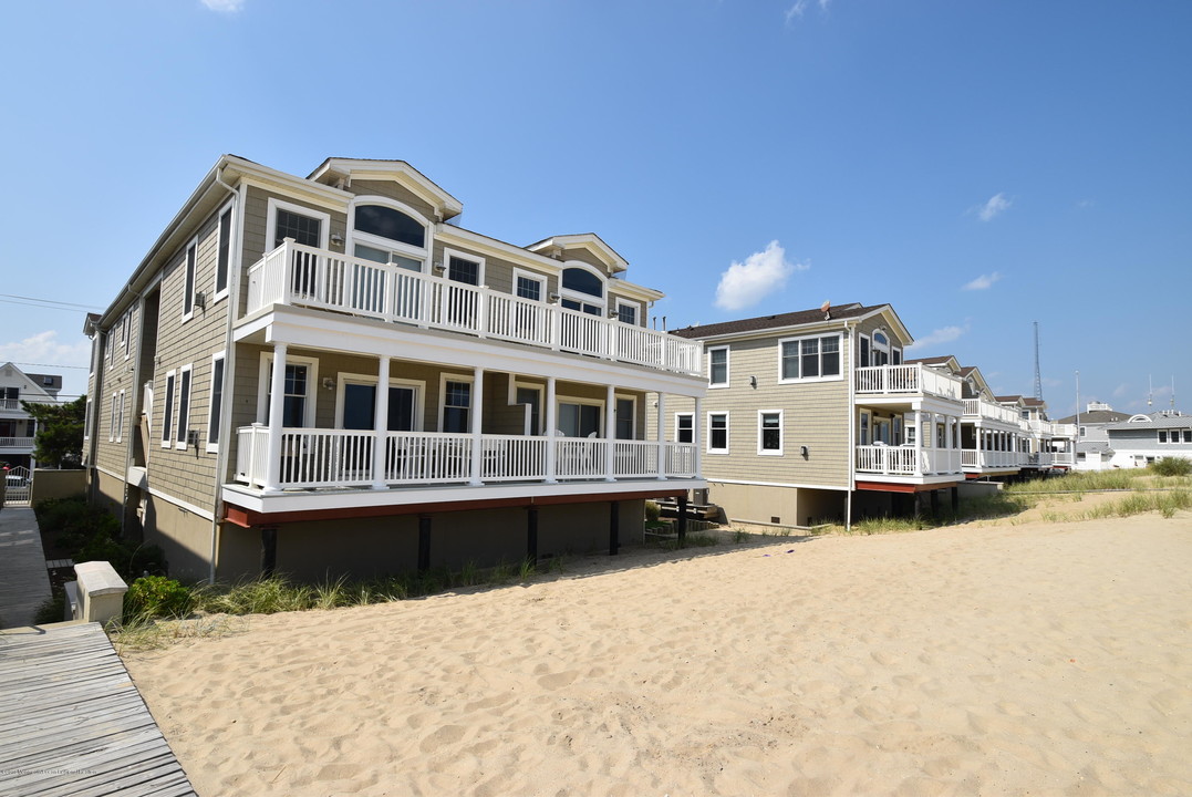 233 Beach Front in Manasquan, NJ - Building Photo