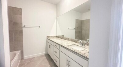 15143 Sunny Day Dr in Bradenton, FL - Building Photo - Building Photo