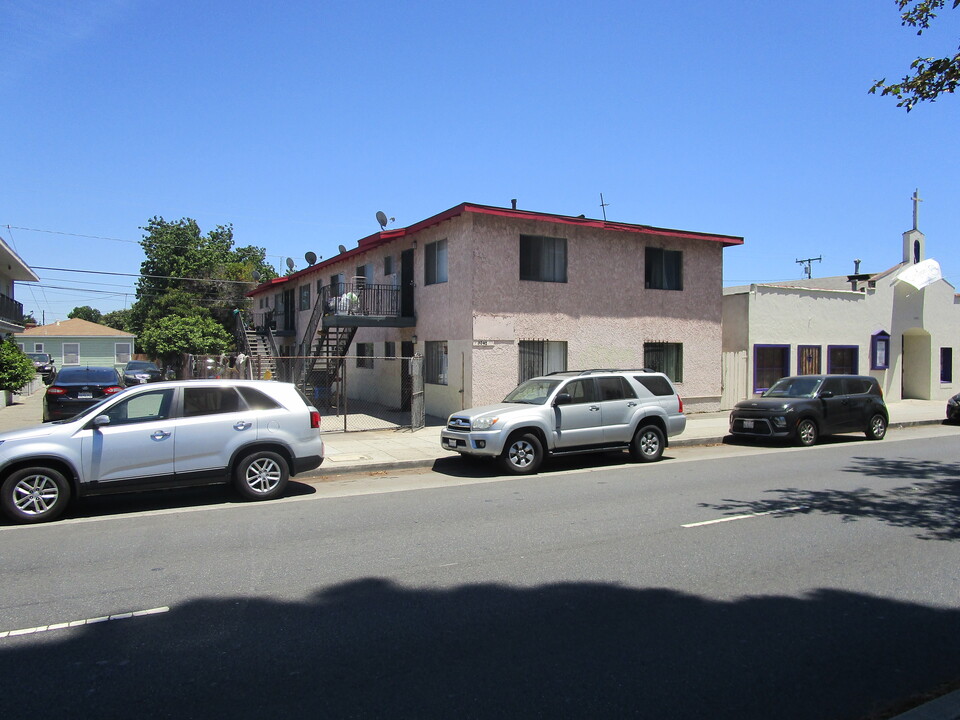 3042 Santa Fe Ave in Long Beach, CA - Building Photo