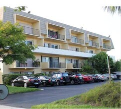 8000 SW 81st Dr-Unit -201 in Miami, FL - Building Photo - Building Photo