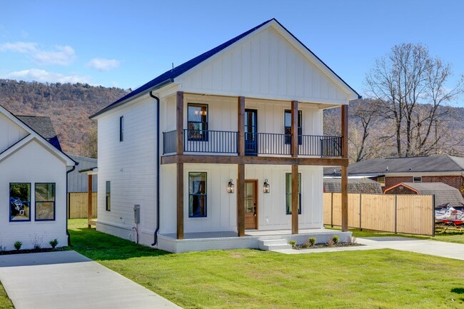 property at 106 N Moss Ave