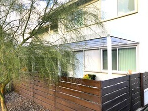 212 E 8th St, Unit B in Upland, CA - Building Photo - Building Photo