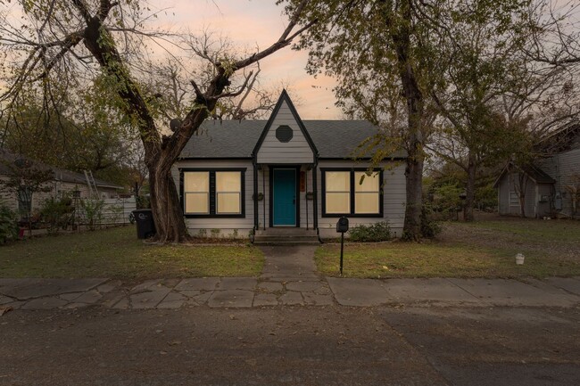 109 Harmon St in Cleburne, TX - Foto de edificio - Building Photo