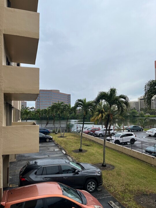 5249 NW 7th St, Unit Aragon Towers Condominium in Miami, FL - Building Photo