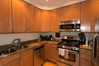 421 W Armitage Ave, Unit M00B in Chicago, IL - Foto de edificio - Building Photo