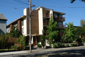 Terrace Apartments in Burlingame, CA - Building Photo - Building Photo