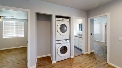 5011 Rockford Dr in San Diego, CA - Building Photo - Building Photo