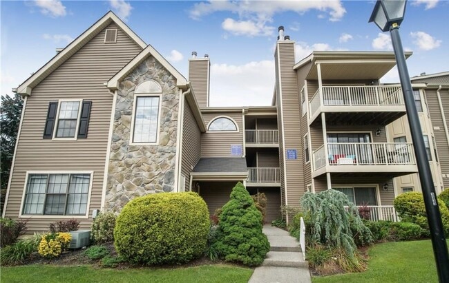 183 Blew Ct, Unit 183 in East Brunswick, NJ - Building Photo - Building Photo