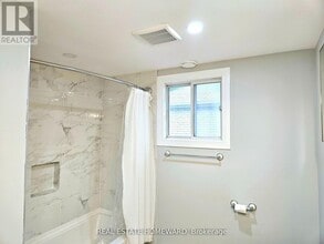7 Bristow Ct in Barrie, ON - Building Photo - Building Photo