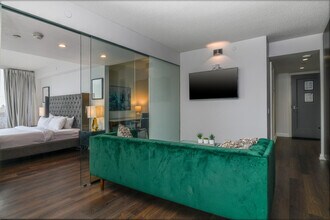 161 Cumberland St in Toronto, ON - Building Photo - Building Photo