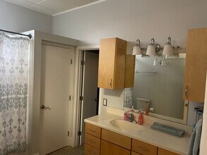 118 E Main St, Unit 1 in Manchester, MI - Foto de edificio - Building Photo