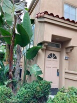 124 Cartier Aisle in Irvine, CA - Building Photo