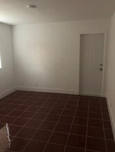 1831 Jefferson St, Unit 2 in Hollywood, FL - Foto de edificio - Building Photo