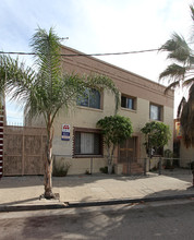 2662 Pasadena Ave in Los Angeles, CA - Building Photo - Building Photo