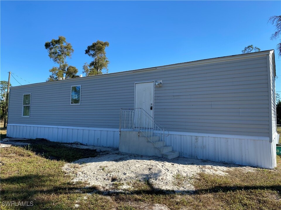 8086 Heck Dr in North Fort Myers, FL - Building Photo