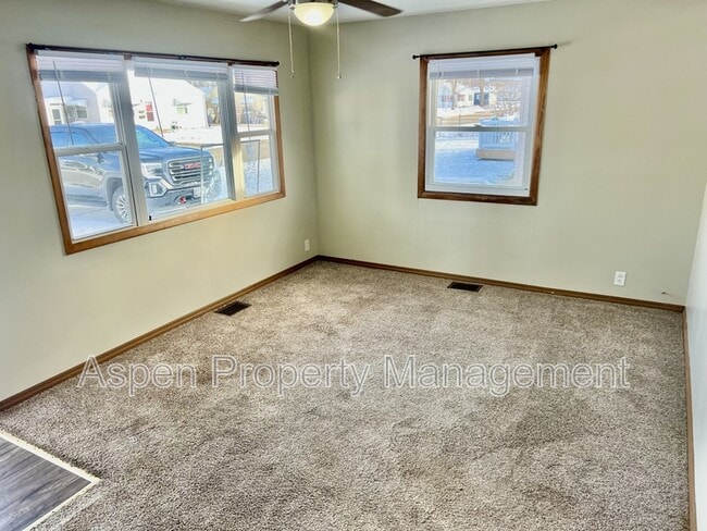 187 Indian Terrace in Burlington, IA - Building Photo - Building Photo