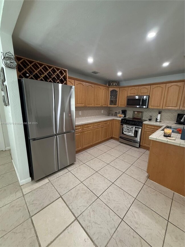 2231 N 66th Ave in Hollywood, FL - Building Photo - Building Photo