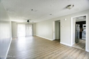 1716 El Camino Rd in Jacksonville, FL - Building Photo