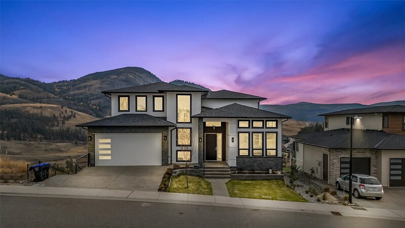 647 Carnoustie Dr in Kelowna, BC - Building Photo