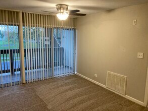 5854 Forest View Rd in Lisle, IL - Building Photo - Building Photo