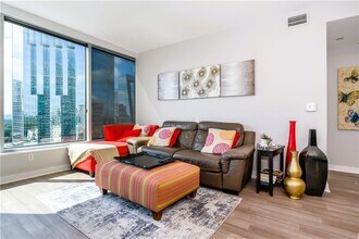3338 Peachtree Rd NE in Atlanta, GA - Building Photo - Building Photo