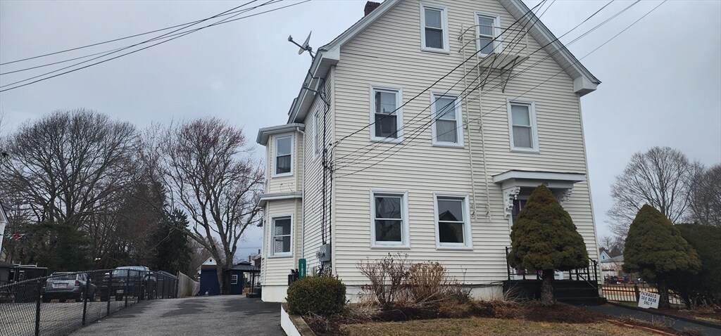 188 School St-Unit -3 in Taunton, MA - Building Photo