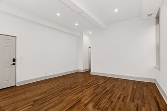 2030 N Oakley Ave in Chicago, IL - Building Photo - Building Photo