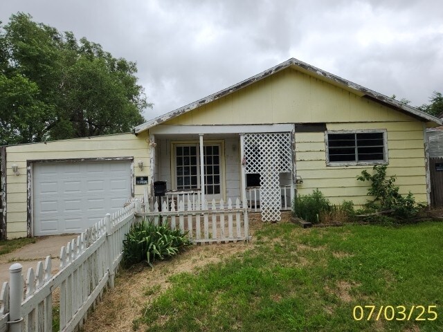 724 N Dwight St in Pampa, TX - Building Photo