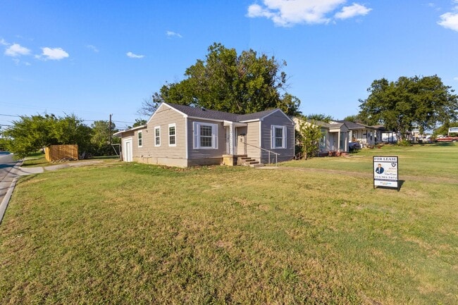 property at 838 Dalworth St