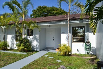 5211 SW 141st Pl in Miami, FL - Building Photo - Building Photo