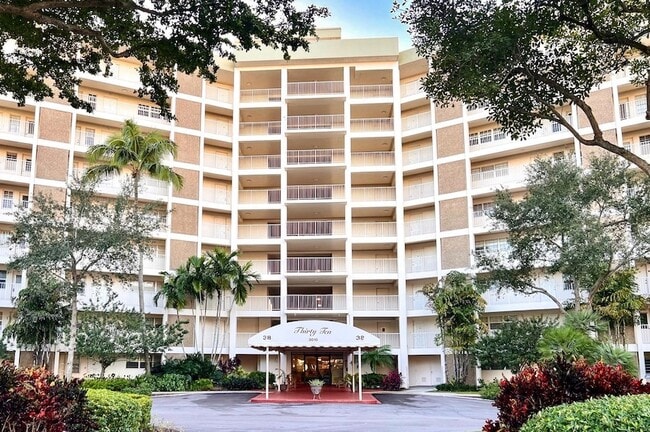 3010 N Course Dr, Unit 511 in Pompano Beach, FL - Building Photo - Building Photo