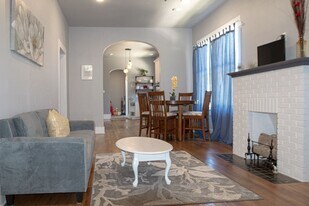 1911 34th St in Galveston, TX - Building Photo