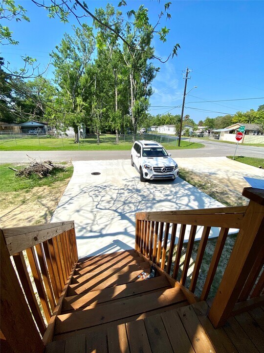 4301 14th St in Bacliff, TX - Foto de edificio