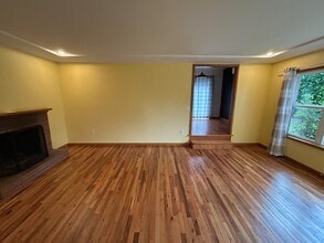 1249 NE 166th Ave in Portland, OR - Building Photo - Building Photo