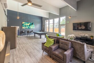 Meadows at Town Center - Newly renovated in Thornton, CO - Foto de edificio - Interior Photo