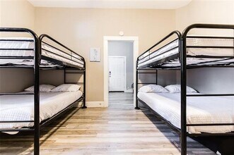 237 W Brooklyn Ave in Dallas, TX - Building Photo - Building Photo