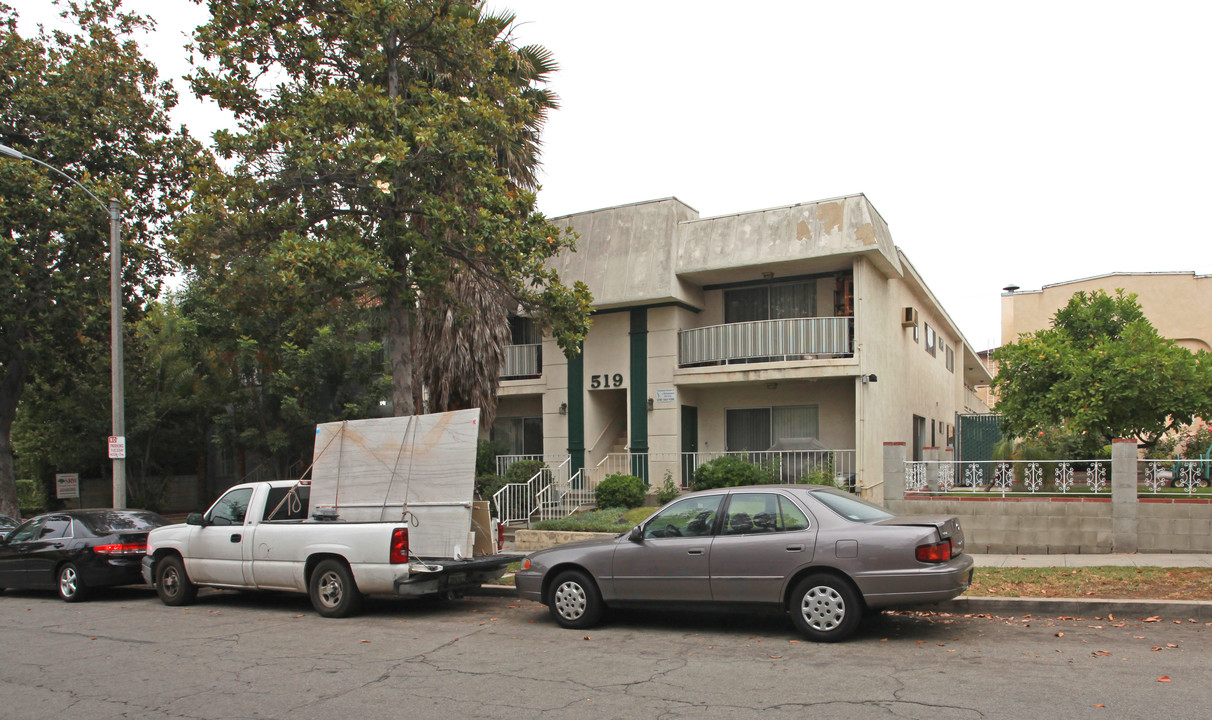 519 E Valencia Ave in Burbank, CA - Foto de edificio